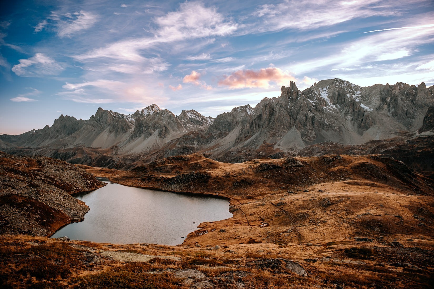 Le lac long au coucher de soleil