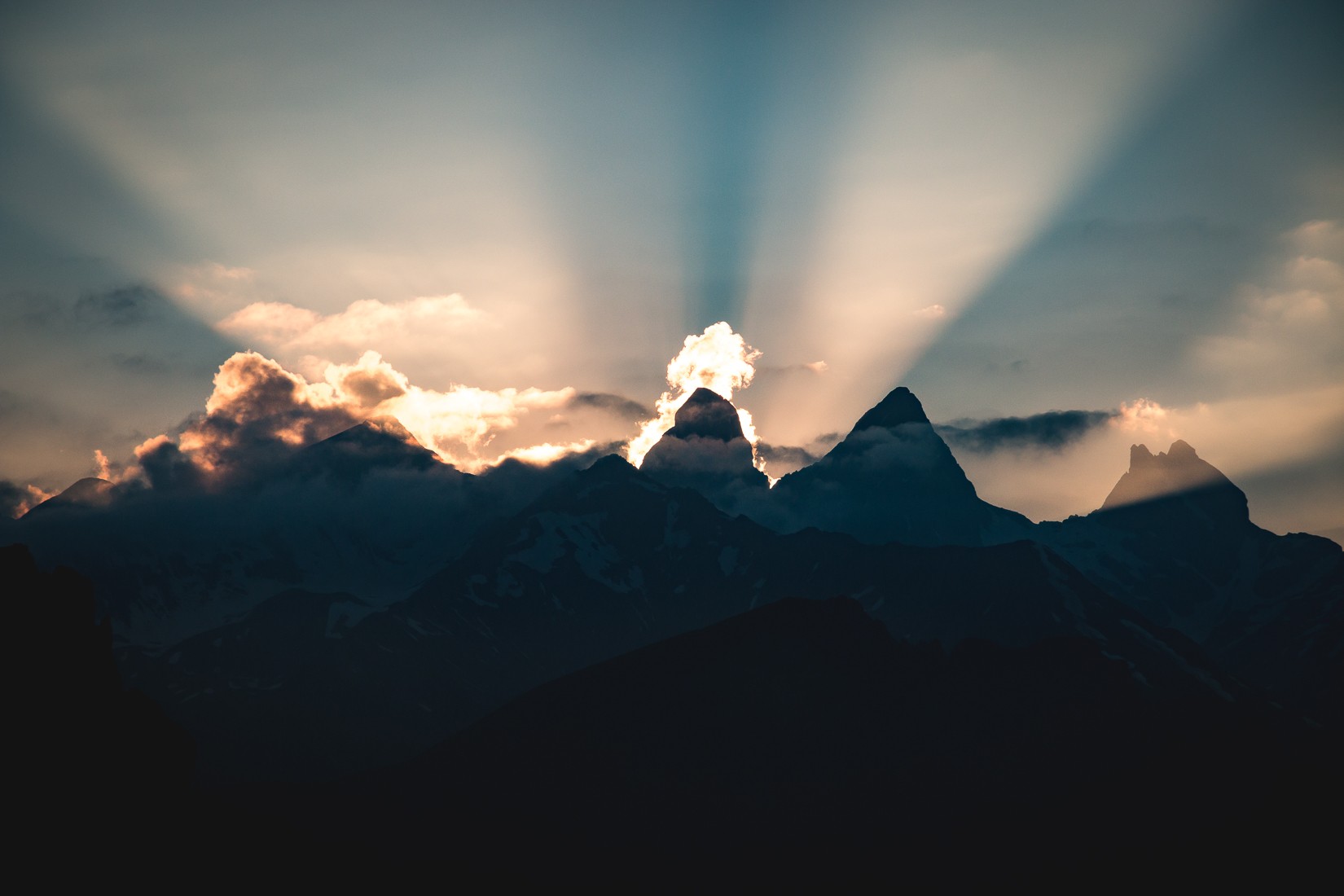 Les aiguilles d'Arves au coucher de soleil, une vision paradisiaque