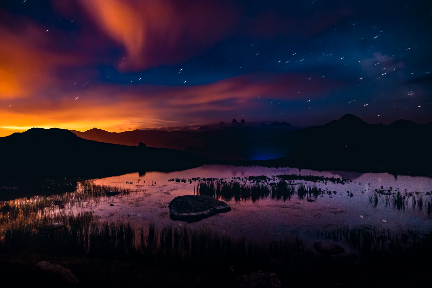 Le lac Guichard sous les étoiles