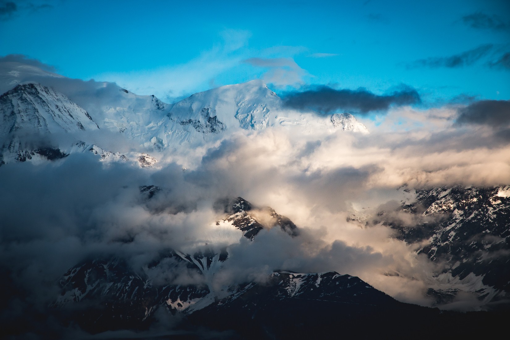 Les lumières des villes sous le Mont-Blanc