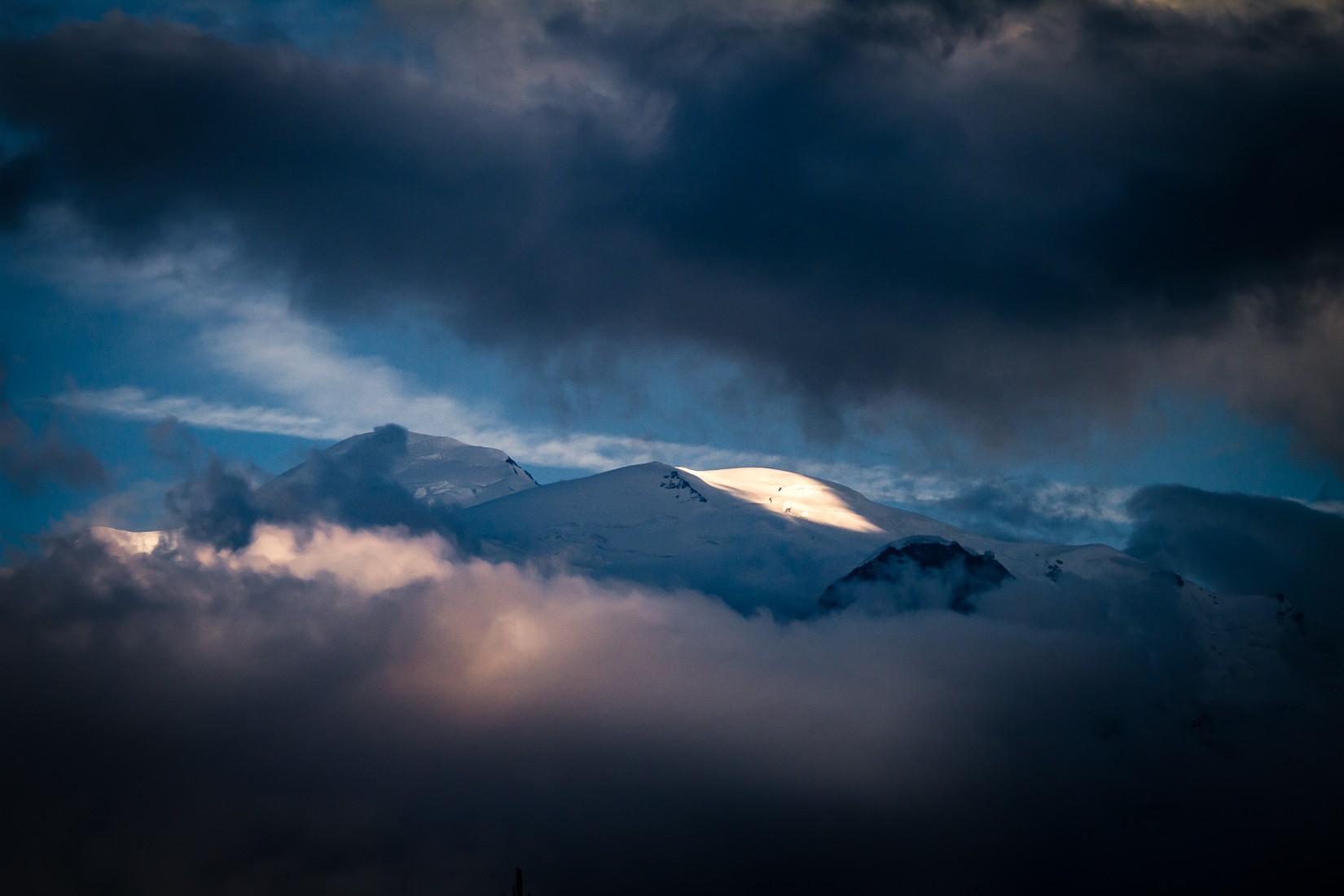 Entre deux nuages, le Mont-Blanc